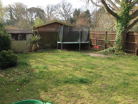 3 bedroom end of terrace house to rent - Photo 2