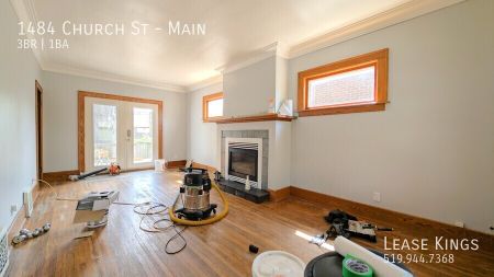 Refreshed 3 Bedroom 1 Bathroom Upper Unit - Photo 2
