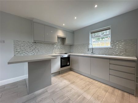 Skyfield Manor, West End Lane - Photo 5