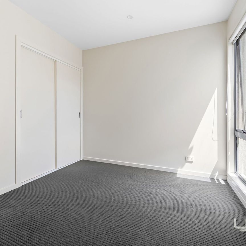 LUXURY LIVING IN PRIME LOCATION - Photo 1