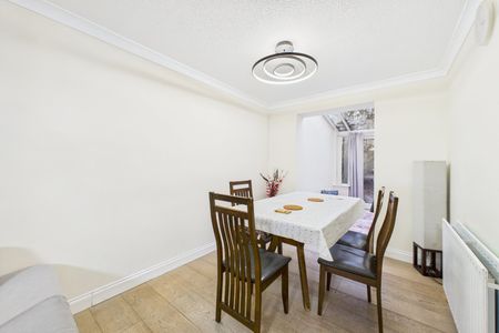 3 bedroom House in The Delph, Reading - Photo 4