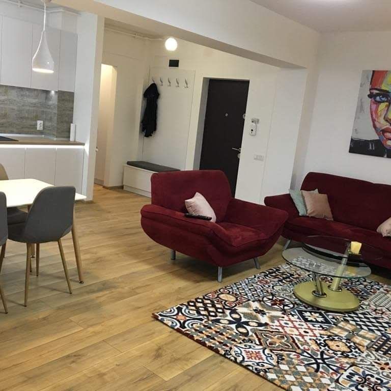 Apartament cu 2 camere, decomandat, zona Tudor, Targu Mures. - Fotografie 1