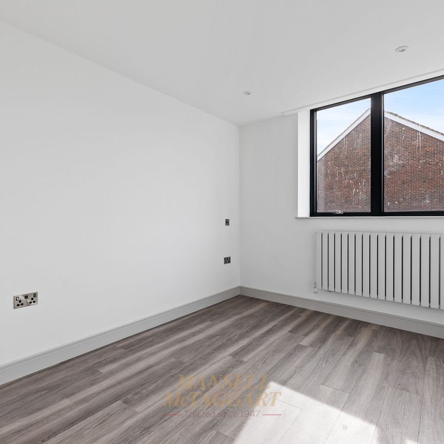 High Street, Horley, RH6 - Photo 1