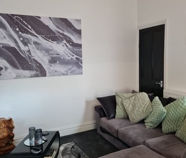 1 Bed End Terrace, Brunswick Terrace, LS27 - Photo 1