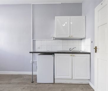 Coldharbour Lane, London, SW9 - Photo 1