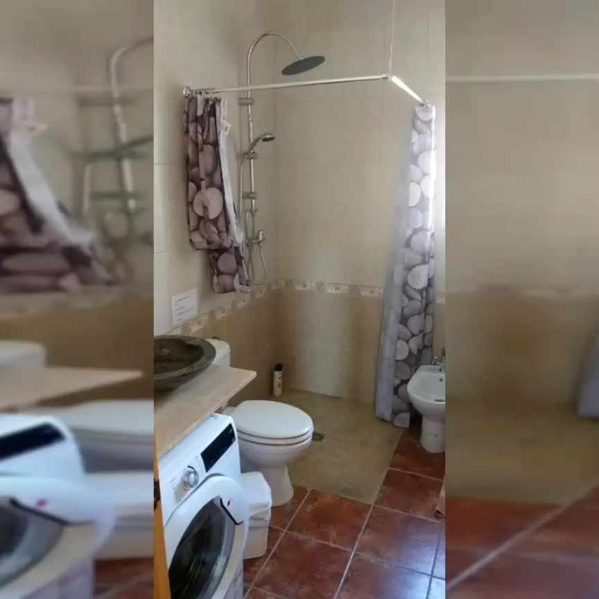 6-bedroom Apartment for rent in Bédar, bills included, couples allowed. - Foto 1