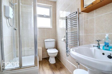 1 bedroom in a house share to rent - Photo 5