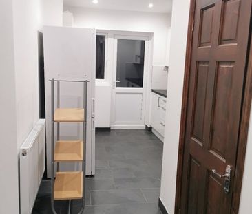 1 Bed Flat, Beddington, CR0 - Photo 3