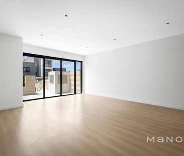 Brand New Luxury 3-Bedroom Townhouse in Prime Box Hill Location - Photo 2