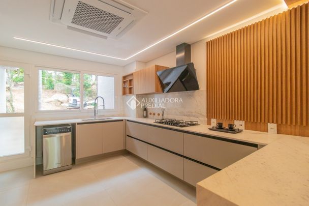 Apartamento Garden com 3 quartos e 250m² para alugar em Vila Conceição, Porto Alegre. - Photo 1