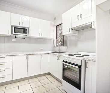 Air-Conditioned Two-Bedroom Unit with Renovated Kitchen and Bathroom! - Photo 2