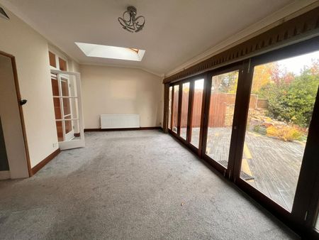 5 Bed Terraced House, Aberdour Road, IG3 - Photo 2