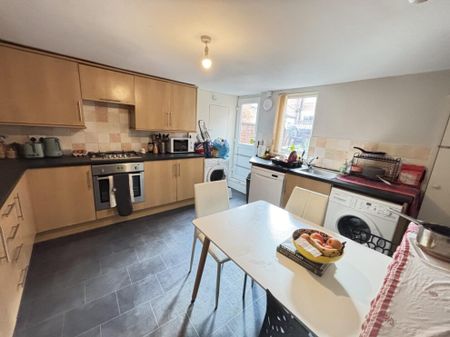 28 Richmond Mount, Leeds, LS6 1DF - Photo 4