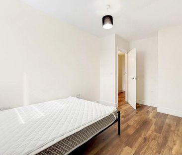 1 bedroom in a flat share to rent - Photo 4