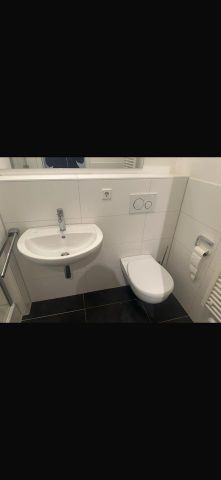 Studio apartment for sublet - Photo 2