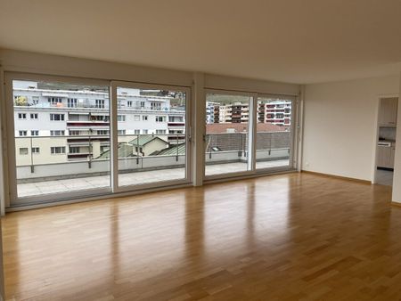 Magnifique appartement très lumineux de 4,5 p. au dernier étage, superbe vue sur le lac et le Lavaux. - Photo 2
