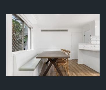 Renovated Villa with Outdoor Entertaining, Just Steps from the Sand - Photo 4