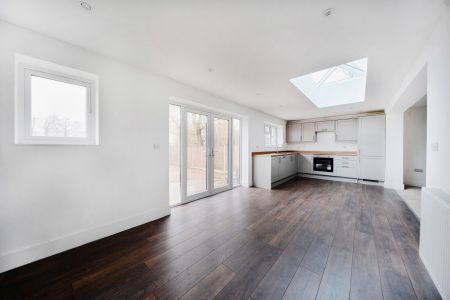 The Green, Ripley, Surrey, GU23 - Photo 5