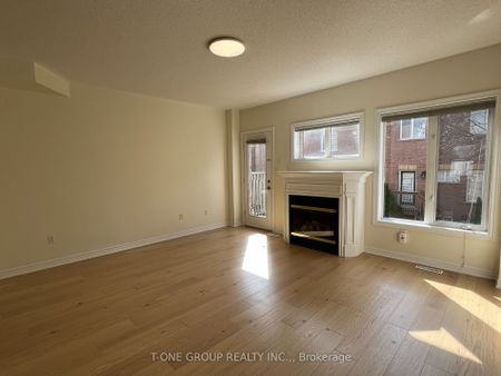 Condo Townhouse For Lease | N8137066 - Photo 5