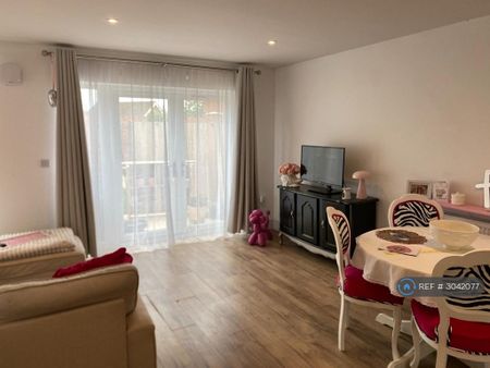 2 bedroom semi-detached house to rent - Photo 4