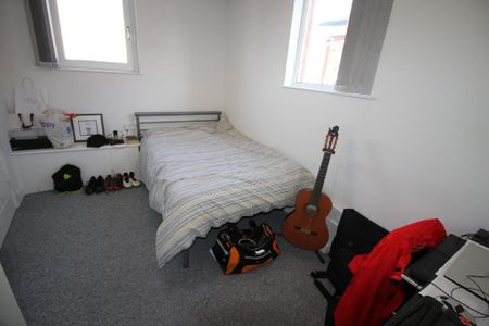 6 bedroom semi-detached house to rent - Photo 4