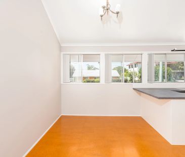 Large Beautiful Family Home - Located Near Everything! - Photo 1