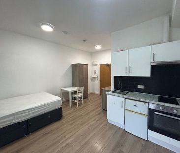 Burnside Road, Chadwell heath, RM8 1XD, Property for rent - Photo 2