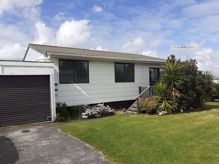 Randwick Park - Alarmed, 2 Bedroom, Pet friendly - Photo 3
