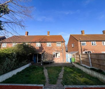 4 bedroom semi-detached house to rent - Photo 6
