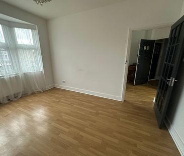 3 Bed Flat, Ealing Park Mansions, W5 - Photo 2