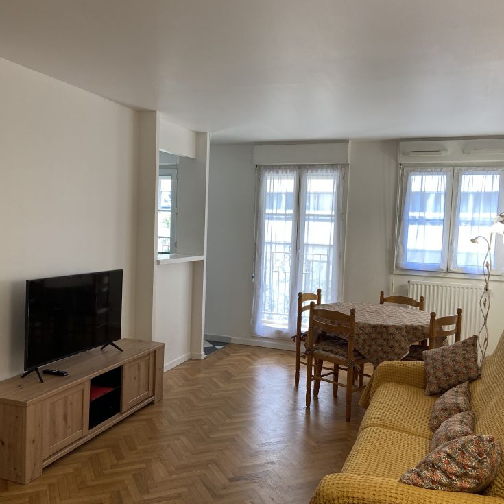 2 PIECES MEUBLE AVEC BALCON - Photo 1