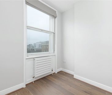 A spacious three double bedroom flat set over two floors with high ... - Photo 5