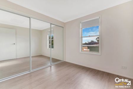 Beautiful Three Bedroom Granny Flat with Parking - Photo 2