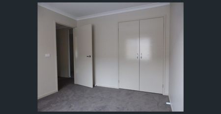 Spacious Family Home in Point Cook! - Photo 3