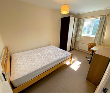 4 bedroom mews to rent - Photo 1