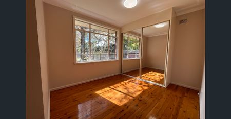 Spacious 3 Bedrooms House, Walk to Carlingford Village & shopping centre (6 month lease only) - Photo 4