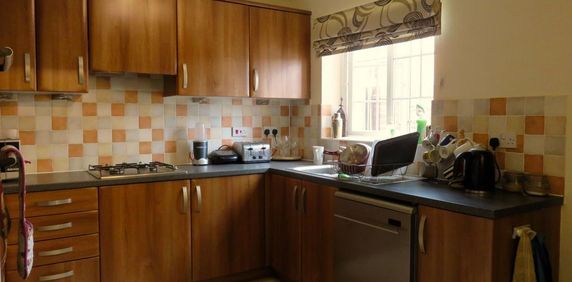 1 bedroom in a house share to rent - Photo 2