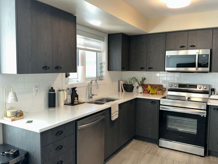 For Lease - 31 Appletree Lane, Barrie, Ontario - Photo 2