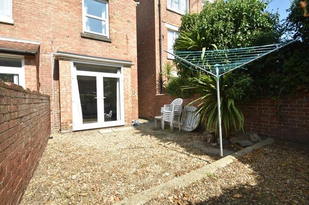 4 bedroom terraced house to rent - Photo 1