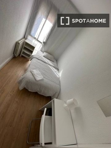 barcelona, Catalonia 08917 - Photo 2