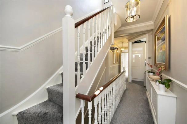 3 bedroom house in Twickenham - Photo 1