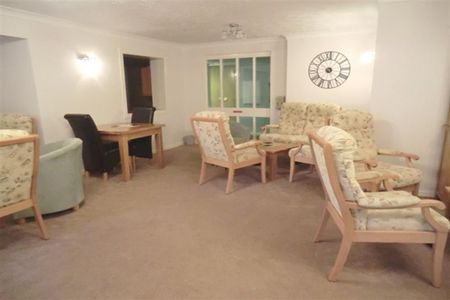 1 bedroom retirement property to rent - Photo 3