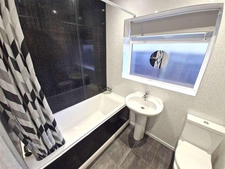 Harcourt Road, Blackpool, FY4 - Photo 3