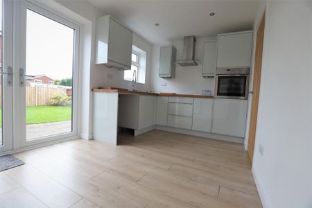 2 bedroom semi-detached house to rent - Photo 4