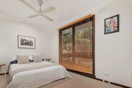 Unit 2/31 Iris Road, Glen Iris. - Photo 3