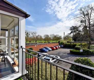 An immaculate and spacious one bedroom furnished apartment, beautif... - Photo 3