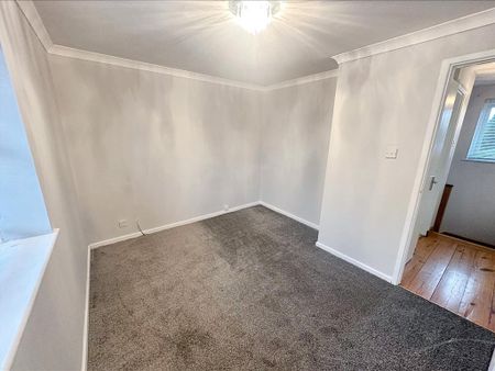 2 bedroom semi-detached house to rent - Photo 4