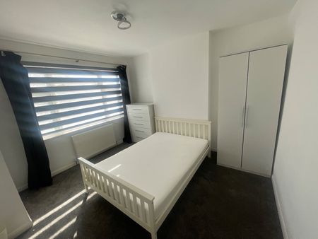 Room in a Shared Flat, Bellingham, SE6 - Photo 2