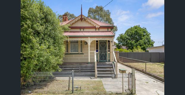 Bright, Spacious & Conveniently Located - Photo 1