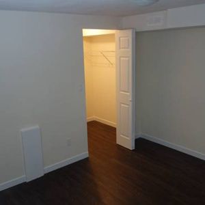 Bright & Cozy 2 Bedroom Suite (close to Langara + Canada line) - Photo 2